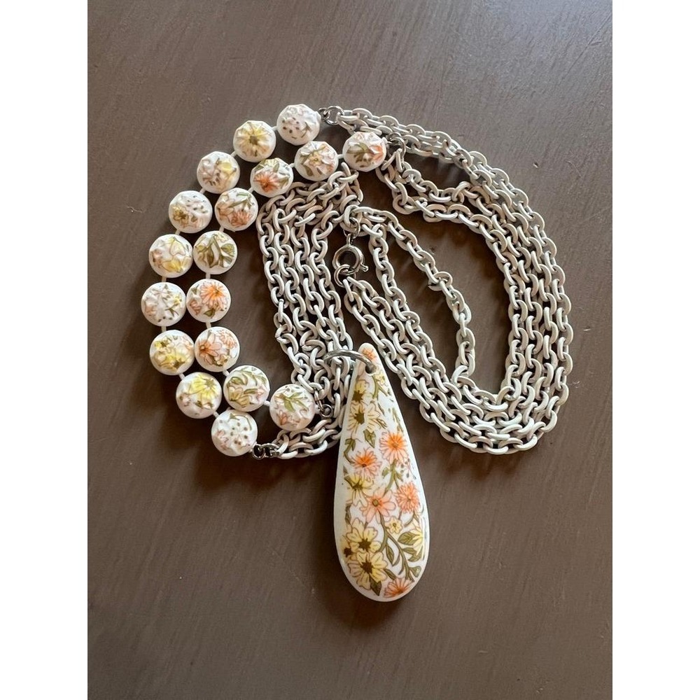 Vintage Floral Teardrop Pendant Necklace 24" White Enamel Asymmetrical Bead